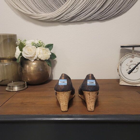 TOMS "Calypso" Peep Toe Copper Metallic Wedges Sz 9 - Picture 6 of 8